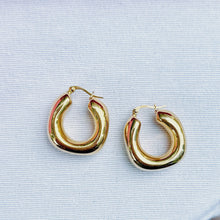 Load image into Gallery viewer, A Bit Squarish Chunky Hoop Earrings