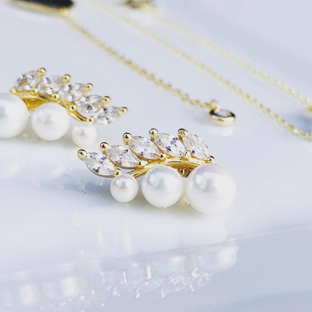 The Pearl Wings Stud Earrings