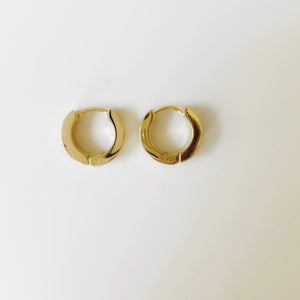 The Edge Golden Square Huggie Hoops