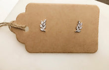 Load image into Gallery viewer, Leaf Earrings