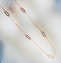 Load image into Gallery viewer, Rosè Gold Plated Paperclip Link Choker Necklace