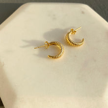 Load image into Gallery viewer, Caracoles Sterling Silver Gold Plated Earrings