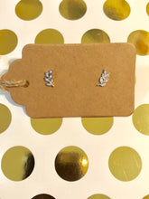 Load image into Gallery viewer, Leaf Earrings