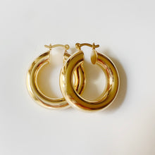 Load image into Gallery viewer, Chunky Bold Golden Hoop Earring